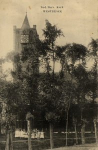 15286 Gezicht op de toren van de Nederlands-hervormde kerk (Kerkdijk 12) te Westbroek.N.B. De gemeente Westbroek is per ...